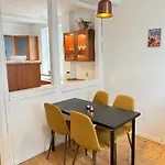 公寓 Spacious Near & Alokke Forest