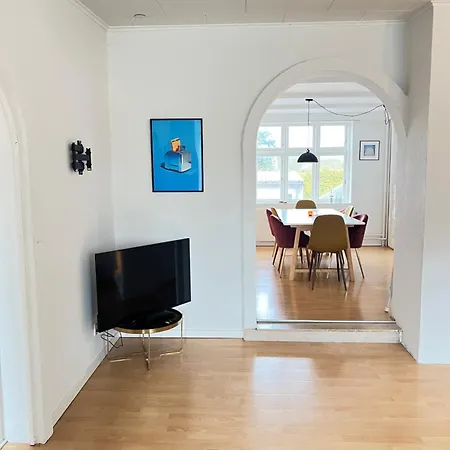 Spacious Near & Alokke Forest