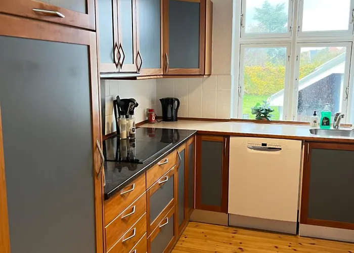 Spacious Near & Alokke Forest شقة