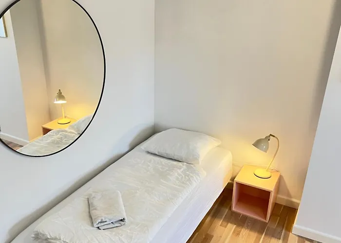 Spacious Near & Alokke Forest شقة