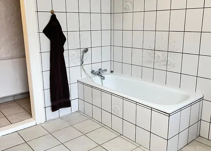 Spacious Near & Alokke Forest *